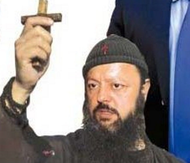 Πάτρα: Ο Αρτέμης Σώρρας κυκλοφορεί ως «καλόγερος» – Η μαρτυρία πρώην συνεργάτη του ανάβει φωτιές (βίντεο)
